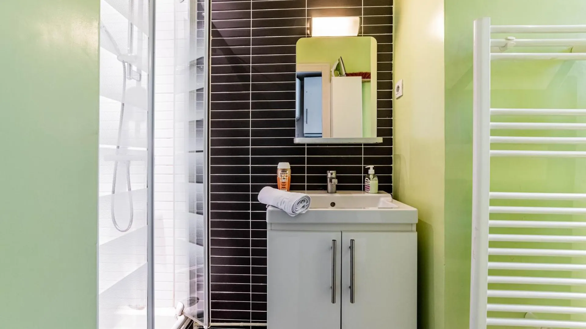Pied-a-terre Near Bastille & Voltaire 11th Apartment *